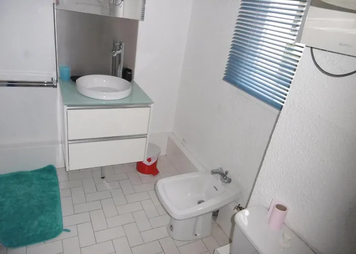 Gruissan: T3, 4 Pers, Piscine, Parking, Proche Commerce, Environnement Calme, Acces - Fr-1-796-14 *