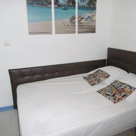 Gruissan: T3, 4 Pers, Piscine, Parking, Proche Commerce, Environnement Calme, Acces - Fr-1-796-14 *
