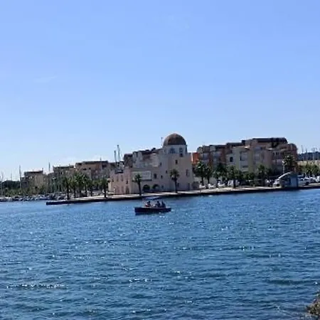 Apartment Gruissan: T3, 4 Pers, Piscine, Parking, Proche Commerce, Environnement Calme, Acces - Fr-1-796-14
