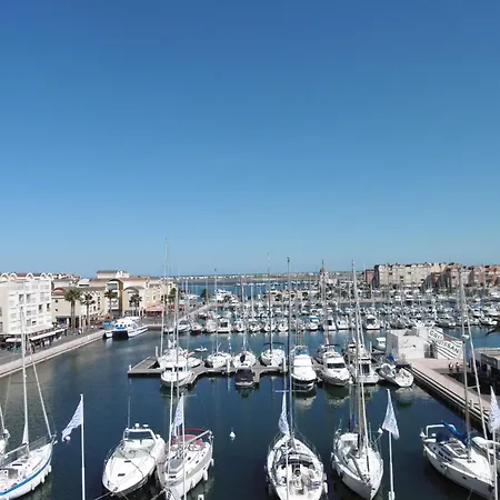 Apartment Gruissan: T3, 4 Pers, Piscine, Parking, Proche Commerce, Environnement Calme, Acces - Fr-1-796-14 *