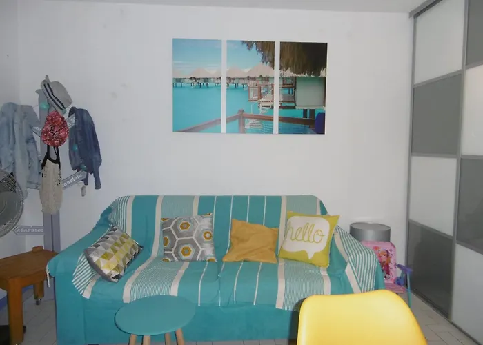 Gruissan: T3, 4 Pers, Piscine, Parking, Proche Commerce, Environnement Calme, Acces - Fr-1-796-14 Apartment