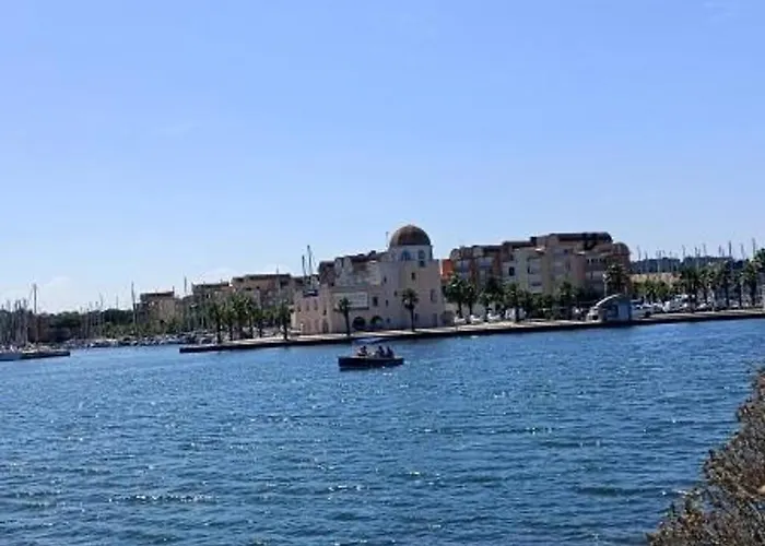 Apartment Gruissan: T3, 4 Pers, Piscine, Parking, Proche Commerce, Environnement Calme, Acces - Fr-1-796-14